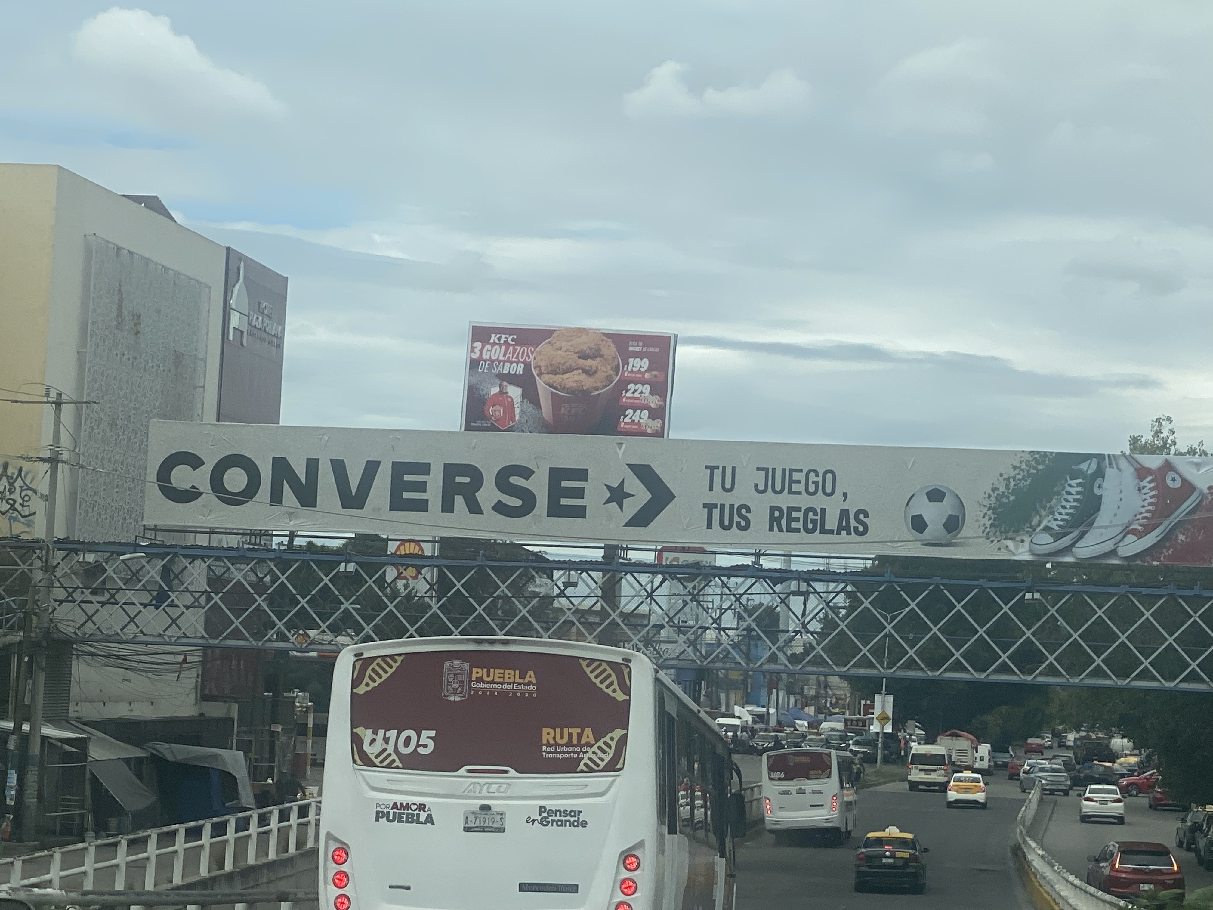 Puente publicitario PUEN-006 en Blvd. Norte – Las Cuartillas, sentido Tlaxcala hacia el Centro de Puebla