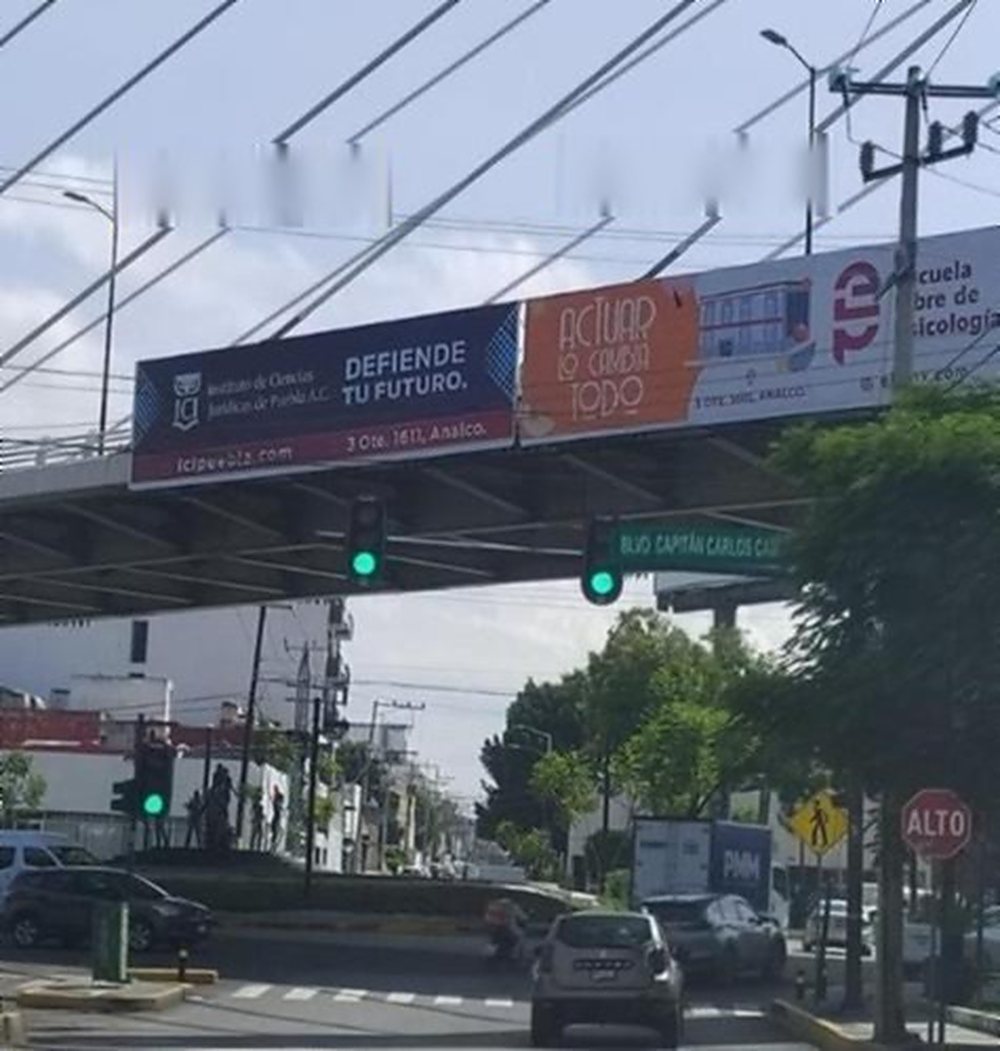 Puente publicitario PUEN-014 en Blvd. Héroes del 5 de Mayo – Carlos Camacho, sentido Plaza América hacia El Centro